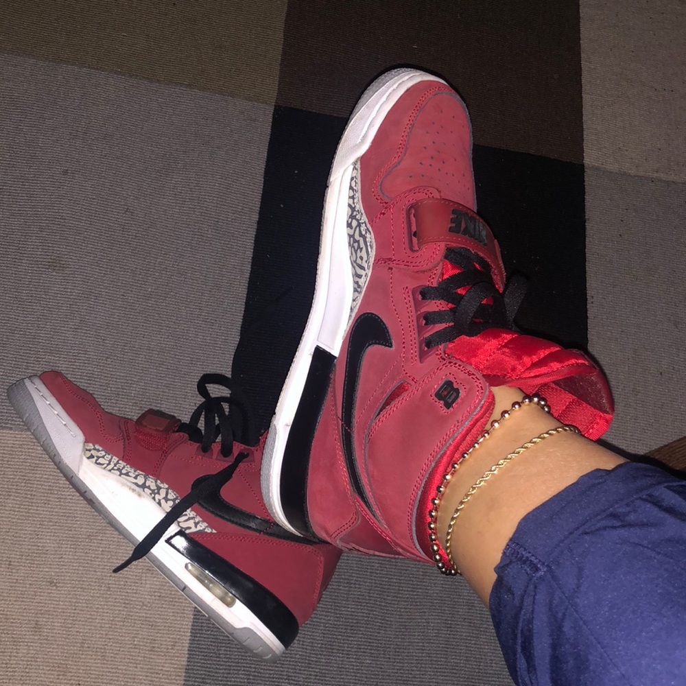 Air Jordan Legacy 312 Toro 5Y (GS) = 6.5W